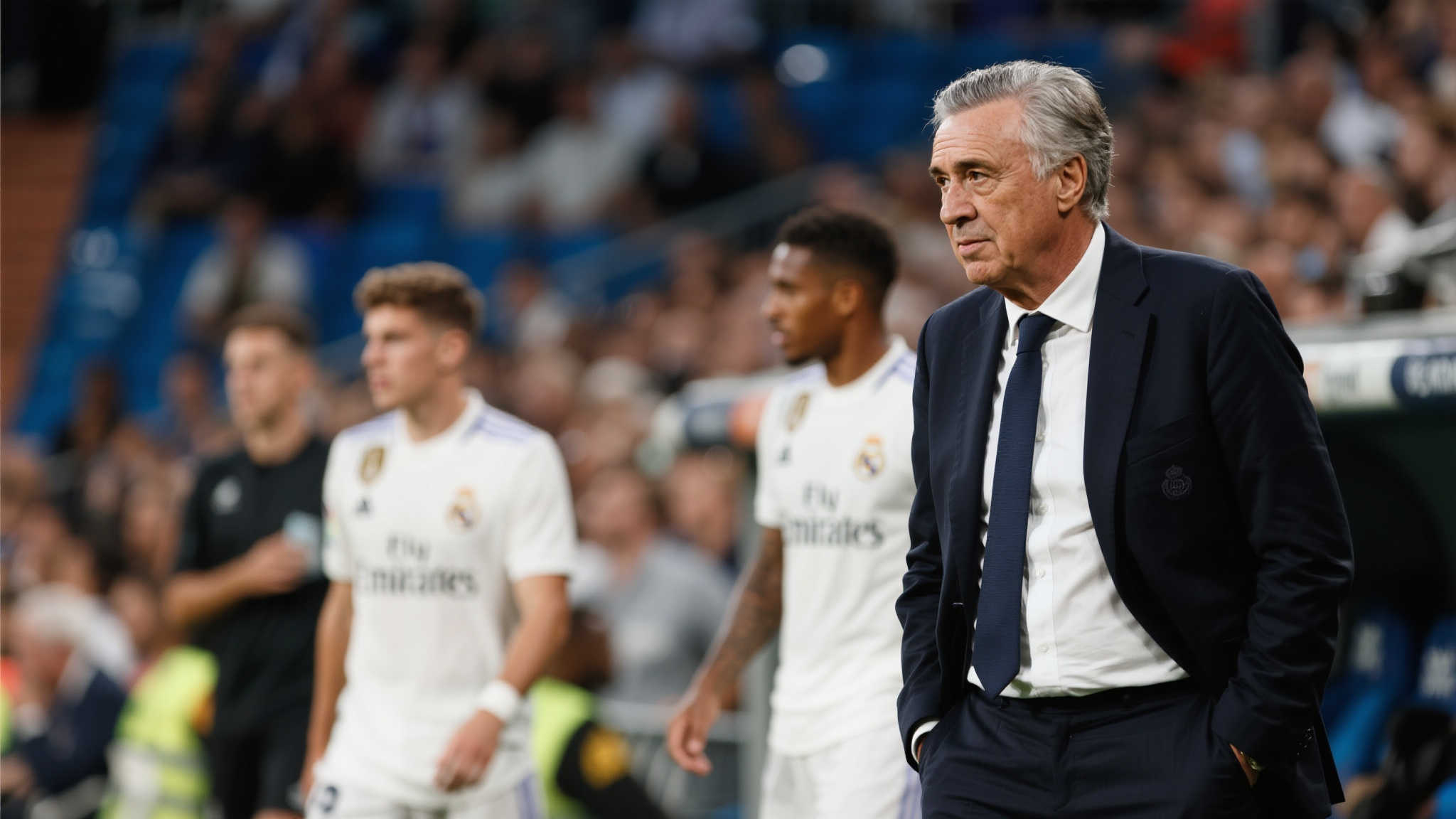 安切洛蒂原计划通过引援提升皇马实力 作为足球界经验丰富、备受推崇的一代名帅,卡尔·安切